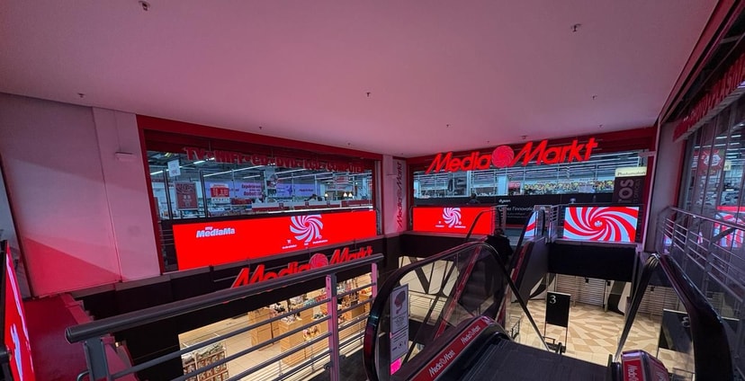 Case Study : 4 Écrans Géants LED Indoor P1.9mm pour le MediaMarkt Rue Neuve