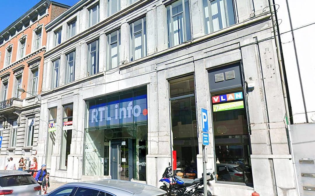écran LED en vitrine pour Sud Presse à Liège